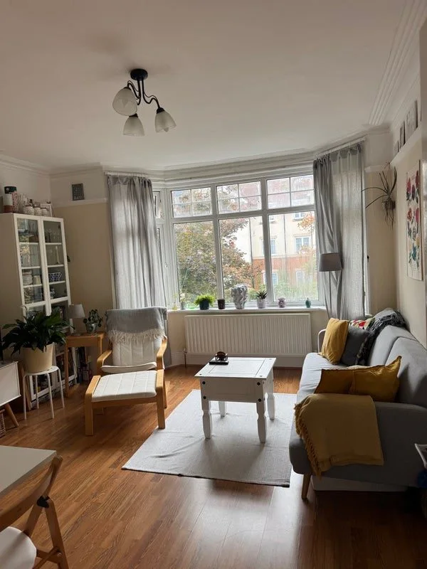 Private Bedroom in Addiscombe Flat with Terrace