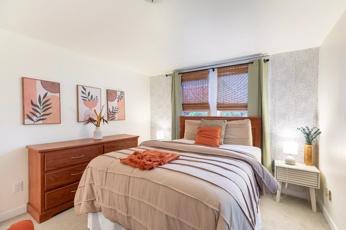 3BR Plenty of Space! | WiFi, Free Parking, Walk to Light Rail