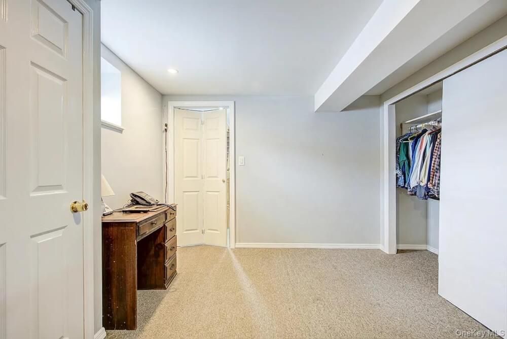 Furnished rooms in lower level
