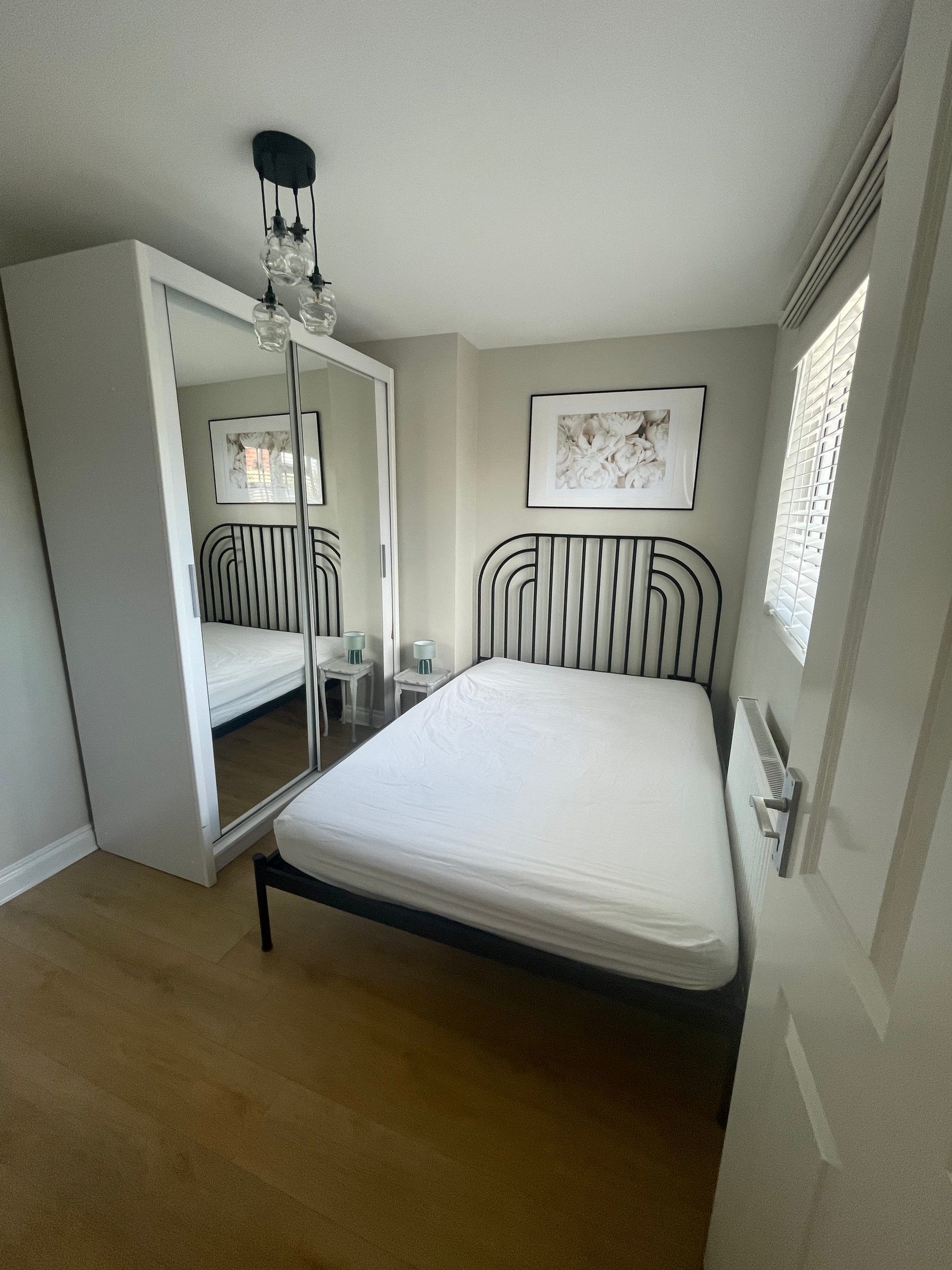 Furnished private bedroom and bathroom in South London