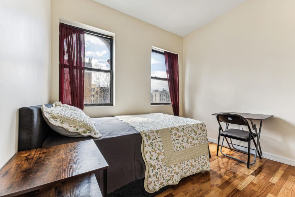 Cozy Private Room with Full-Size Bed – Empire Blvd