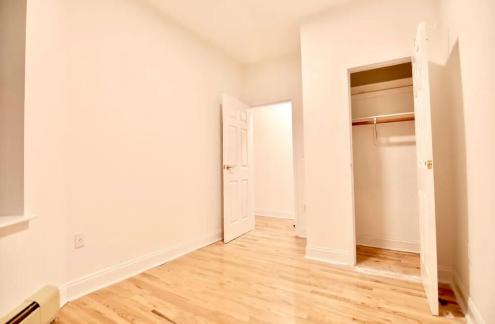 2 Rooms for 1 guy!