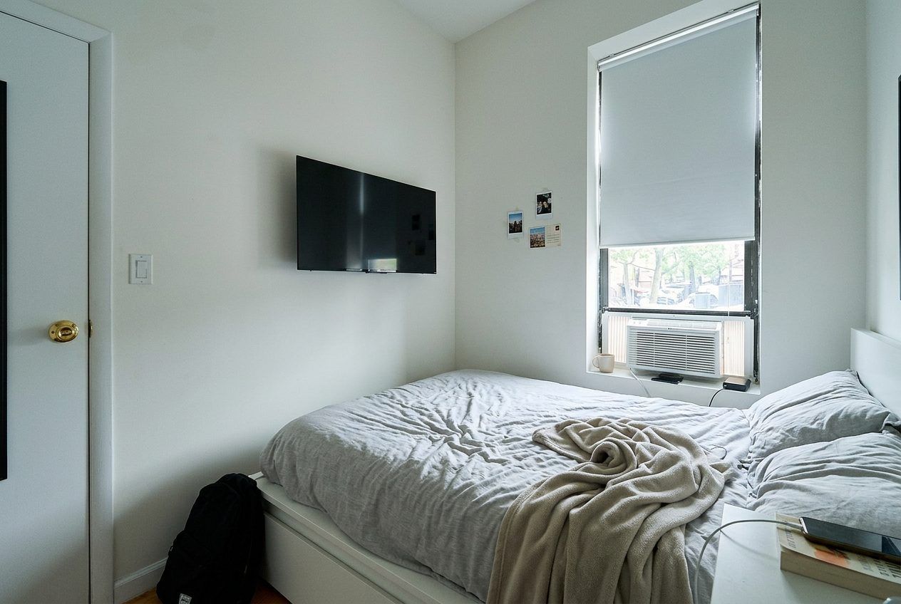 Furnished private room in a Hell's Kitchen apartment