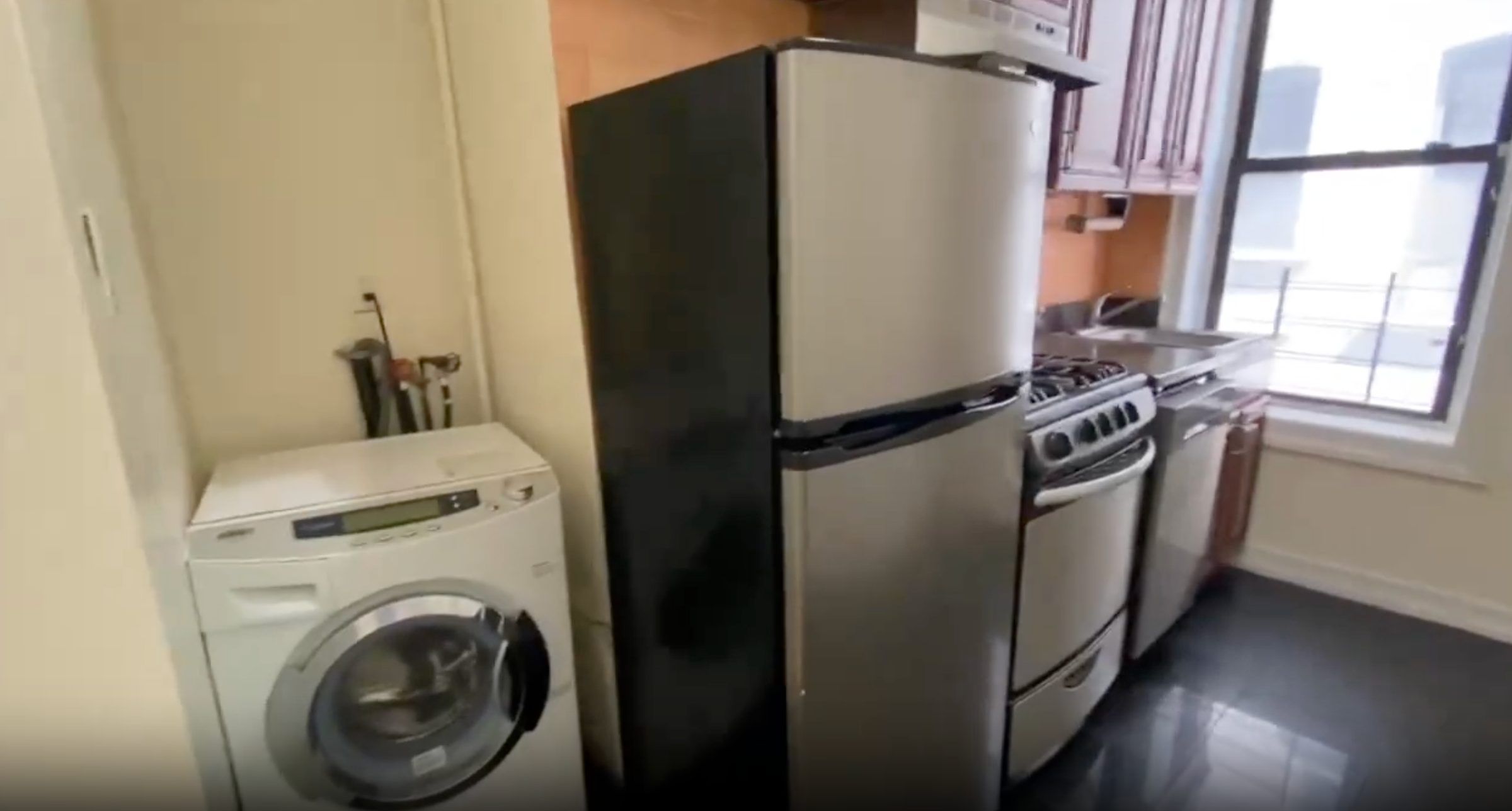 Cozy room right by campus with in-unit laundry