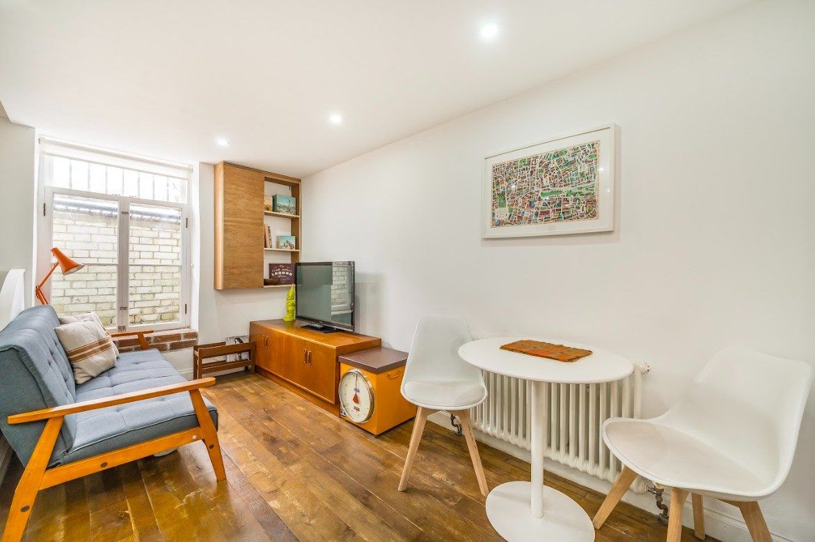 Spacious Shoreditch self contained studio apartment with private patio