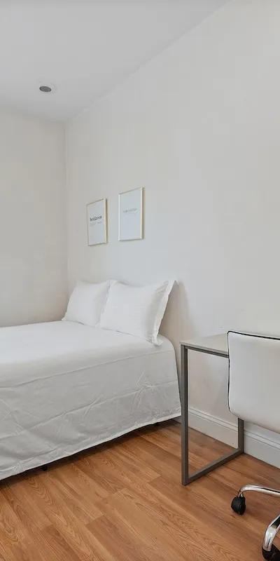 Sunny 2BR Apt in Sunnyside • Easy 7 Train, Midtown