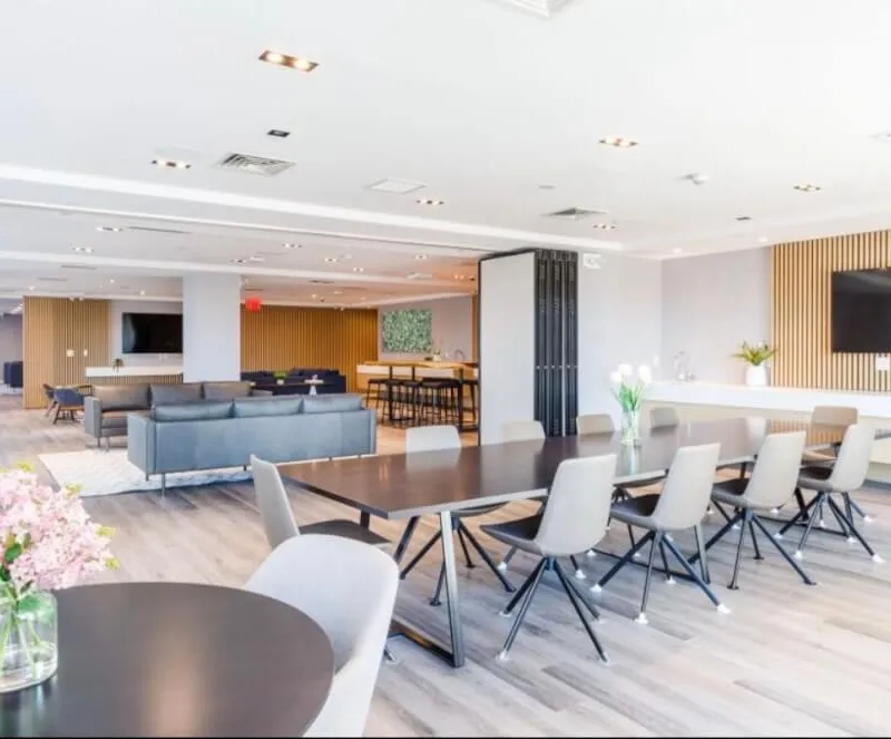 Unobstructed manhattan view apartment with walk in closet