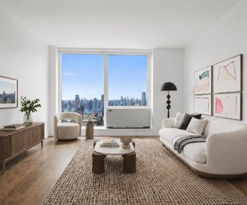 Unobstructed manhattan view apartment with walk in closet