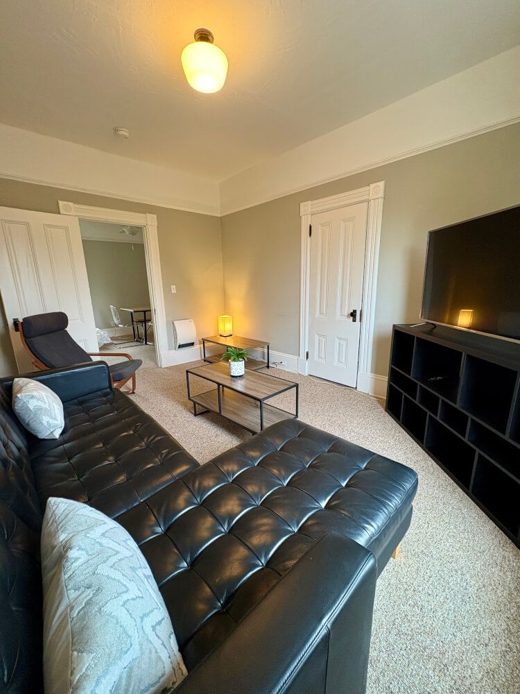 Beautiful 4 bed apartment in heart of Palo Alto - Bedroom 4