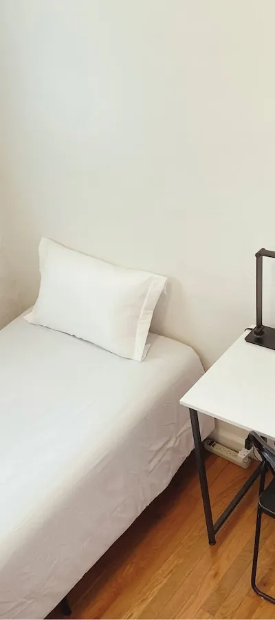 Private room in Sunnyside!