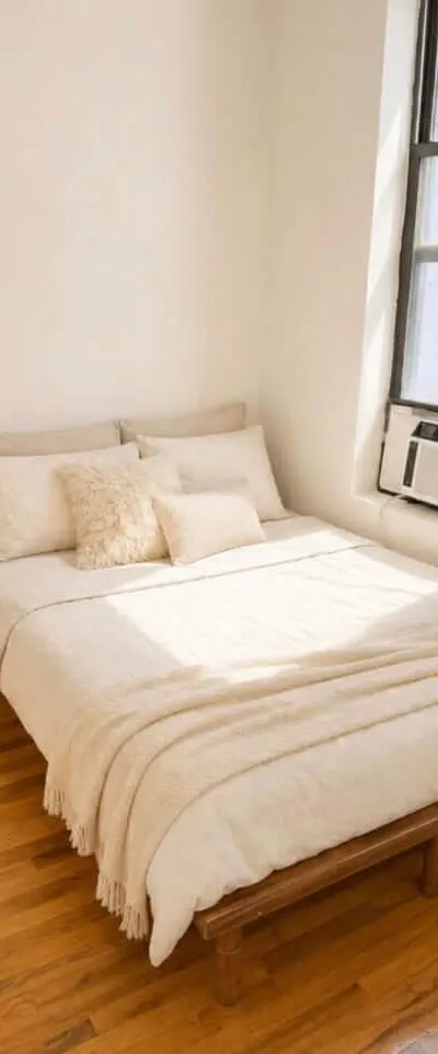 Cozy Room in Railroad Style Apt