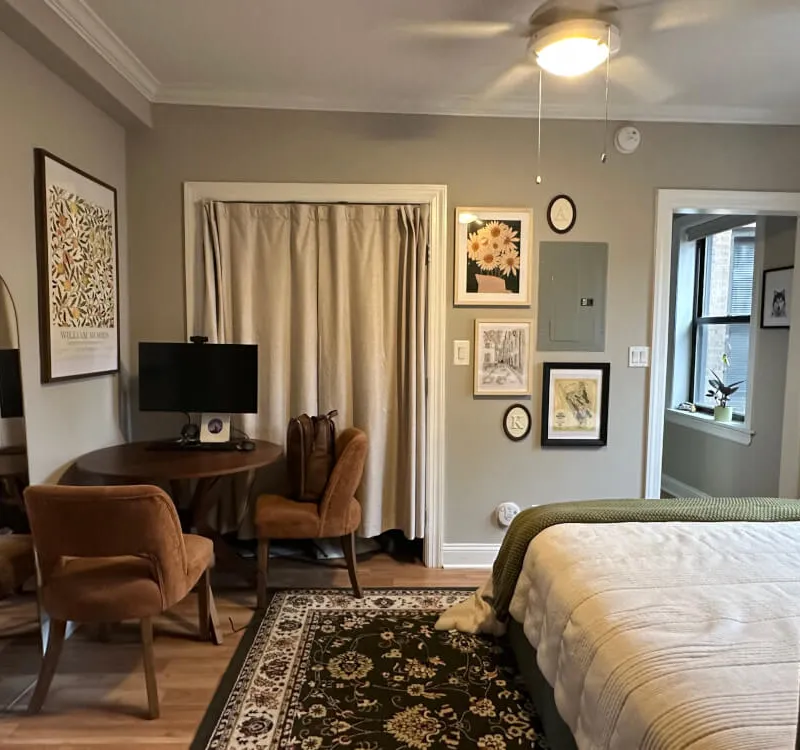 Gold Coast Studio, No Deposit, Fiber Included, Available Dec 1