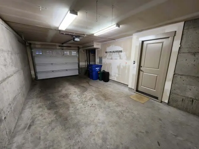 Private Room in Friendly Three Bedroom Townhouse