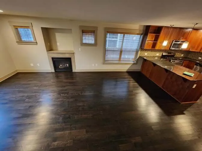 Private Room in Friendly Three Bedroom Townhouse