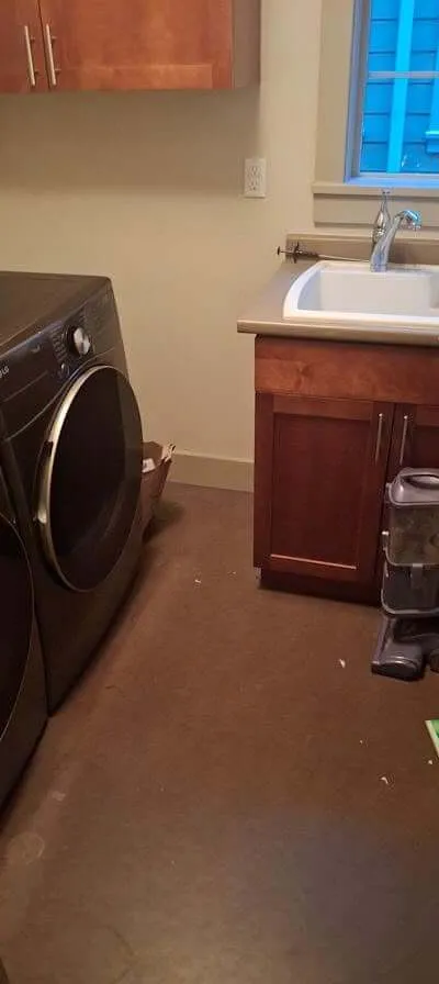 Private Room in Friendly Three Bedroom Townhouse