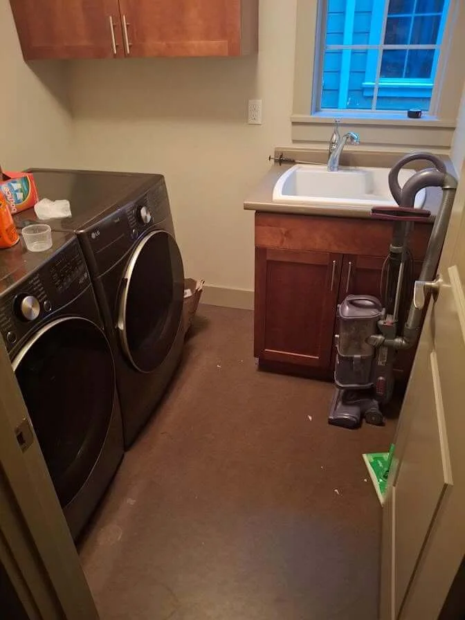 Private Room in Friendly Three Bedroom Townhouse