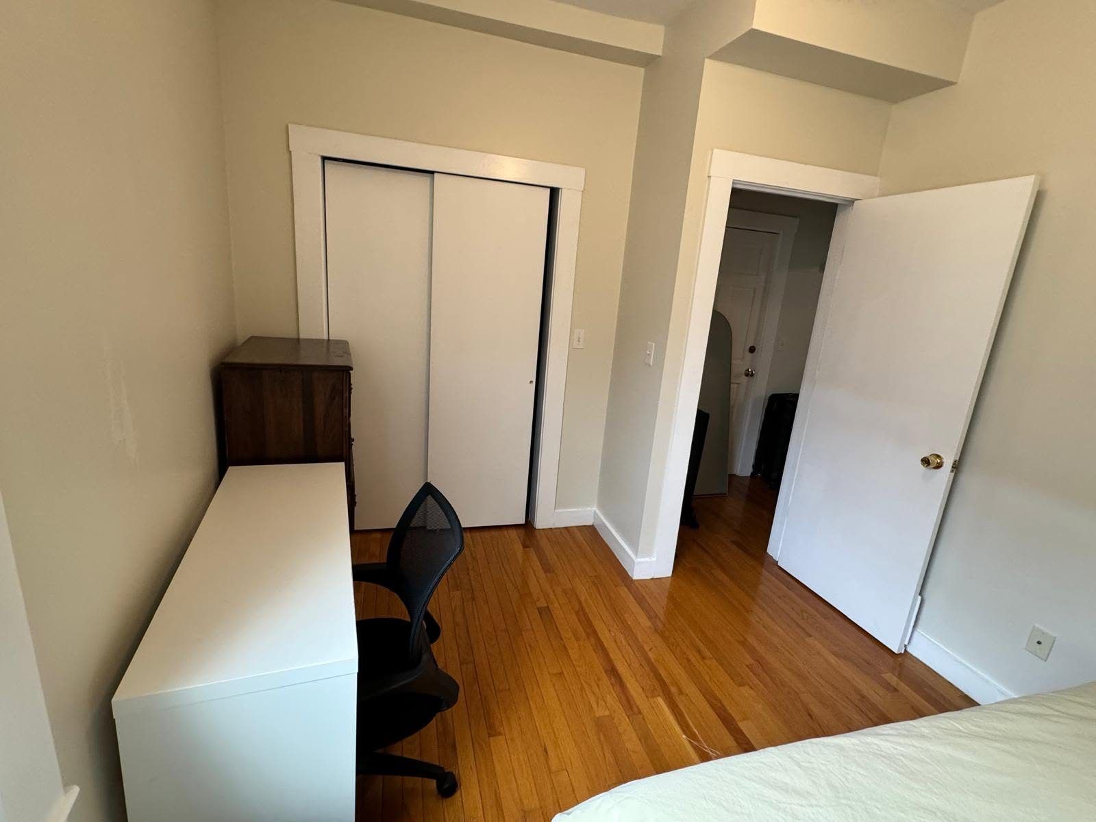 Room in a cute, clean and fully furnished appartment in the coolest part of town - Inman Sq, Cambridge - Bedroom 2