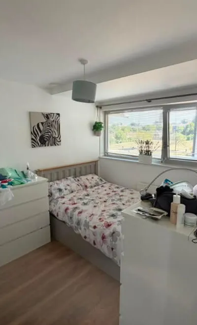 Exquisite Two Bedroom Apartment in W10