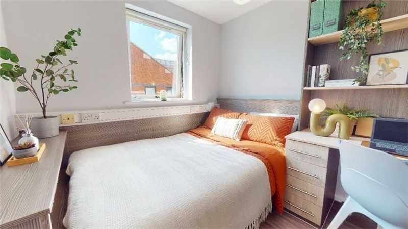Modern Ensuite Student Room Near University in Manchester