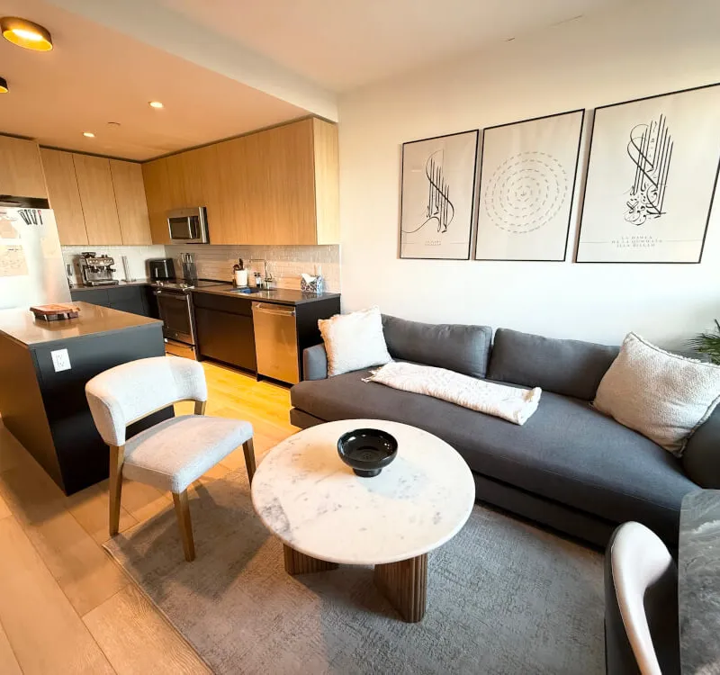 New High End 1 bed + Den 15 min from NYC