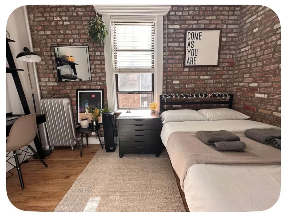 Bright bedroom in Williamsburg