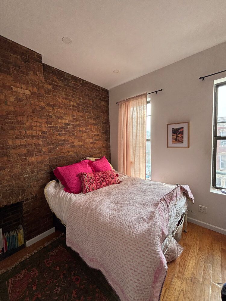 Large Room with personal bathroom in Greenpoint next to G train