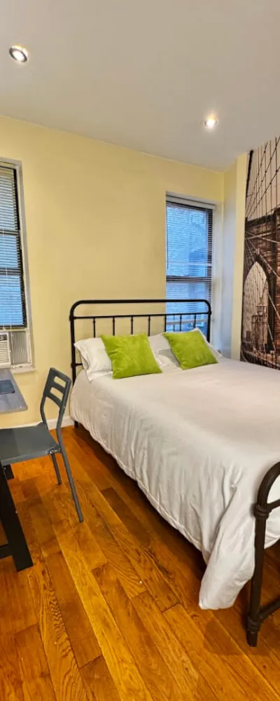 Comfortable Furnished Room — Near Subway & Universities