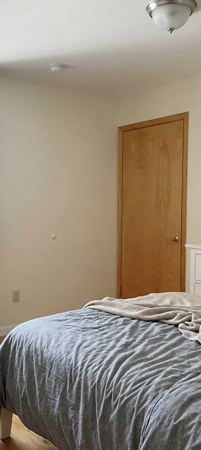 Comfy Room in Woodside!