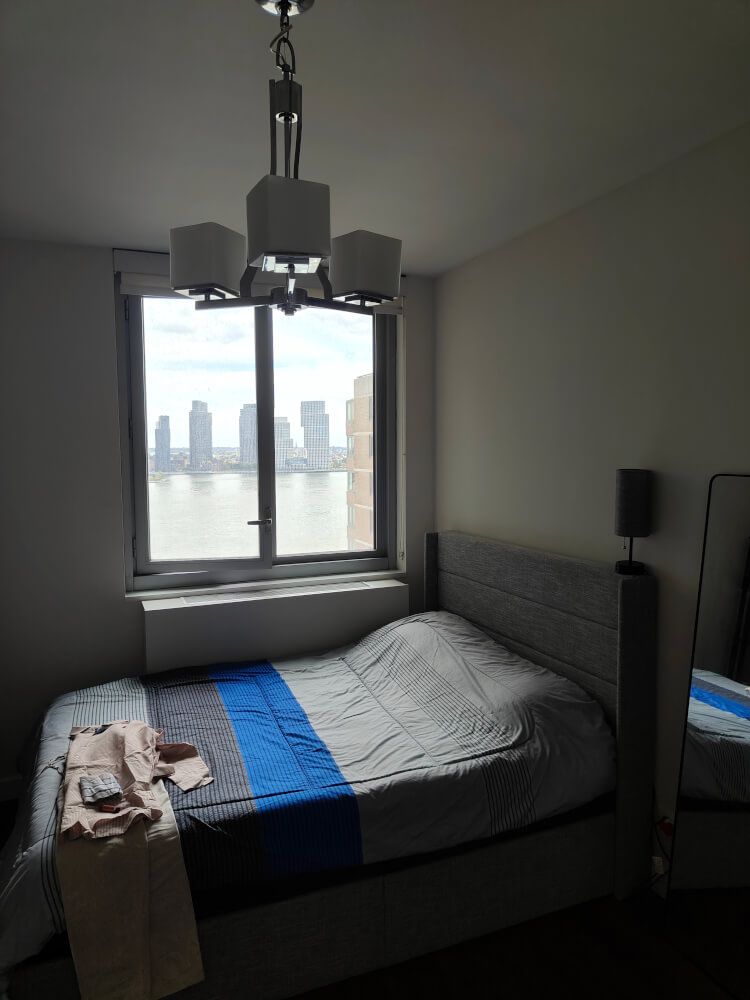 Live with NYU seniors (Winter Break) in a cozy room in a new building on 34th Street with all amenities and river view