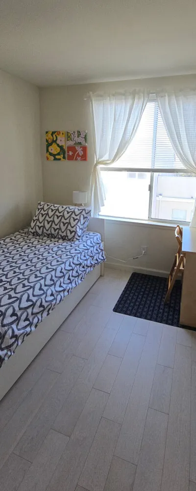Cozy fully furnished room perfect for students and professionals.