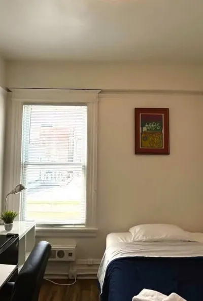 Private Room with shared bathroom in North Beach