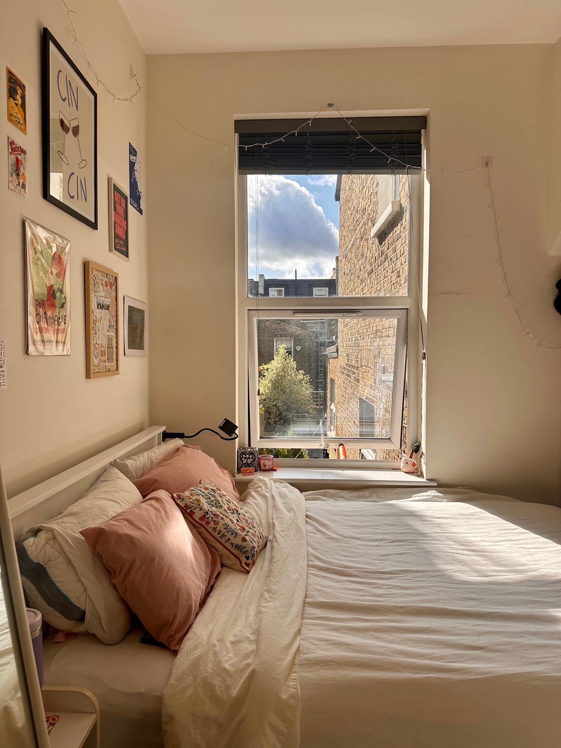 Gorg sunny room in crouch hill!