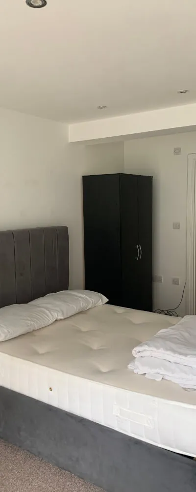 En-suite Room with Private Courtyard Access