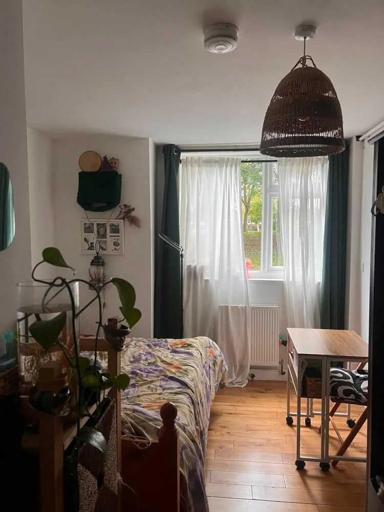 Lovely Double Room - Tottenham Hale - in front of the Park