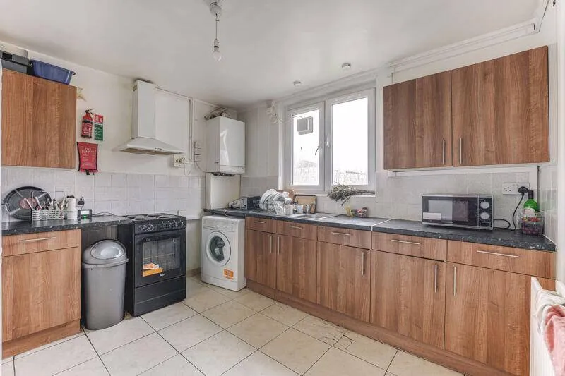 Big spacious and warm room in Hackney for short or long rent