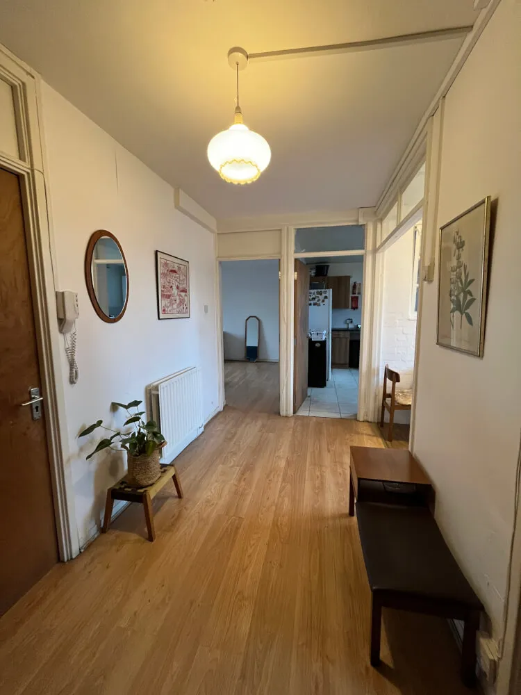 Big spacious and warm room in Hackney for short or long rent