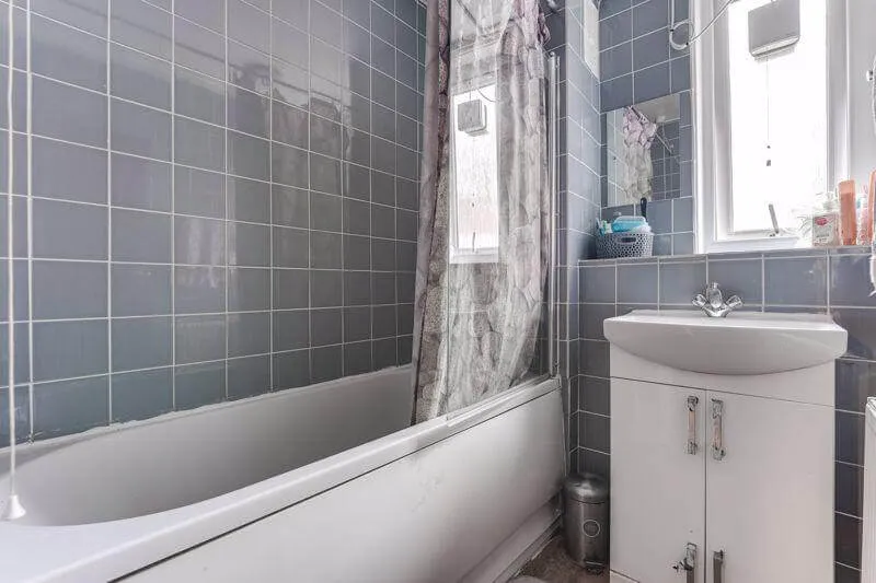 Big spacious and warm room in Hackney for short or long rent