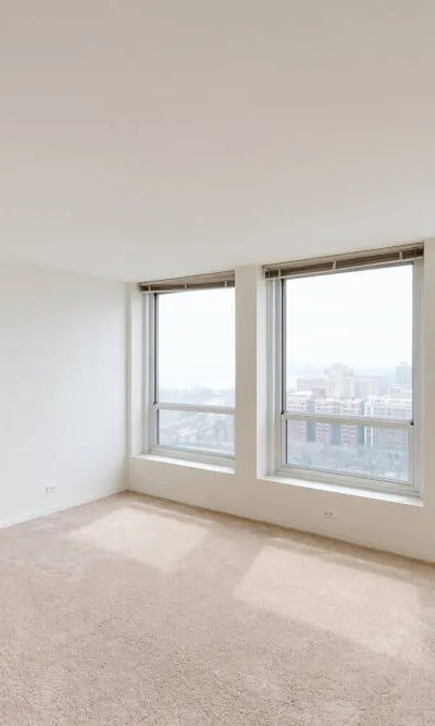 Lakefront High-Floor 1B1B (725 sq ft) at Regents Park | Direct UChicago Bus | Discounted Sublet