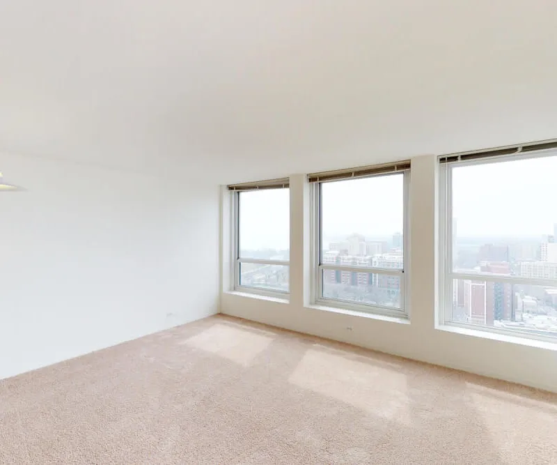 Lakefront High-Floor 1B1B (725 sq ft) at Regents Park | Direct UChicago Bus | Discounted Sublet