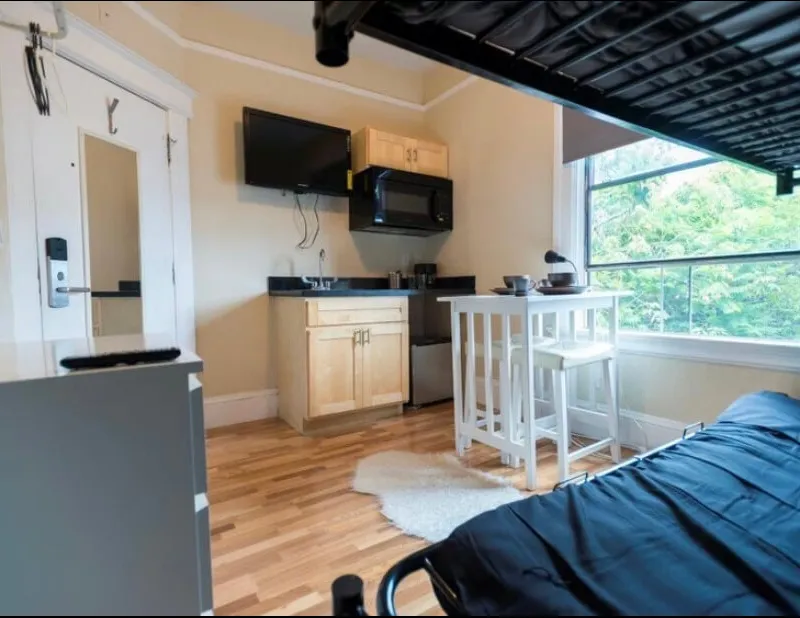 Private room with shared bathroom in SOMA - Bedroom 2