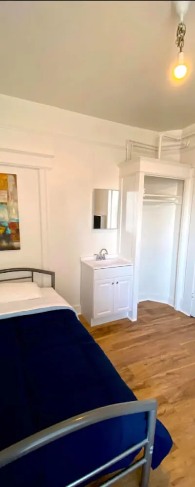 Private room with shared bathroom in SOMA - Bedroom 1