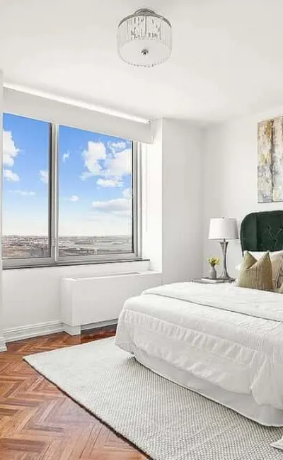 Private room w/ in suite bath in luxury penthouse w/ large terrace!