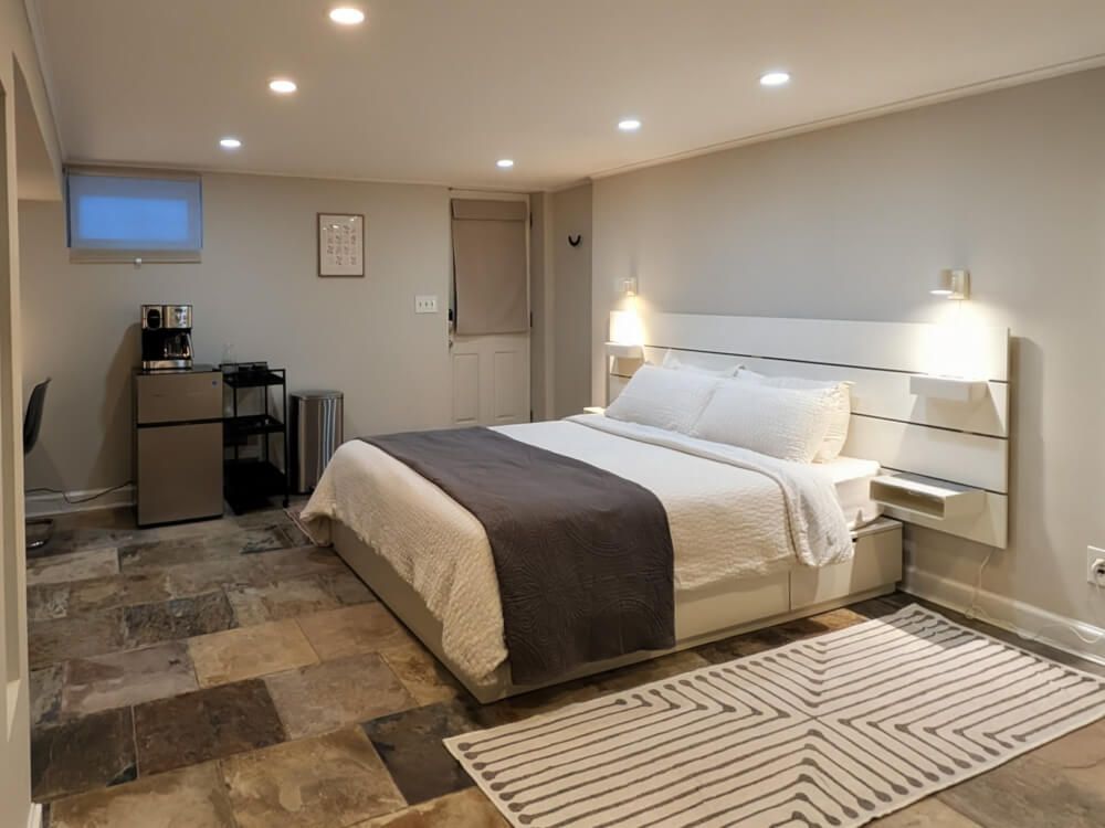 Private Forest Hills Studio | Queen Bed & Bath