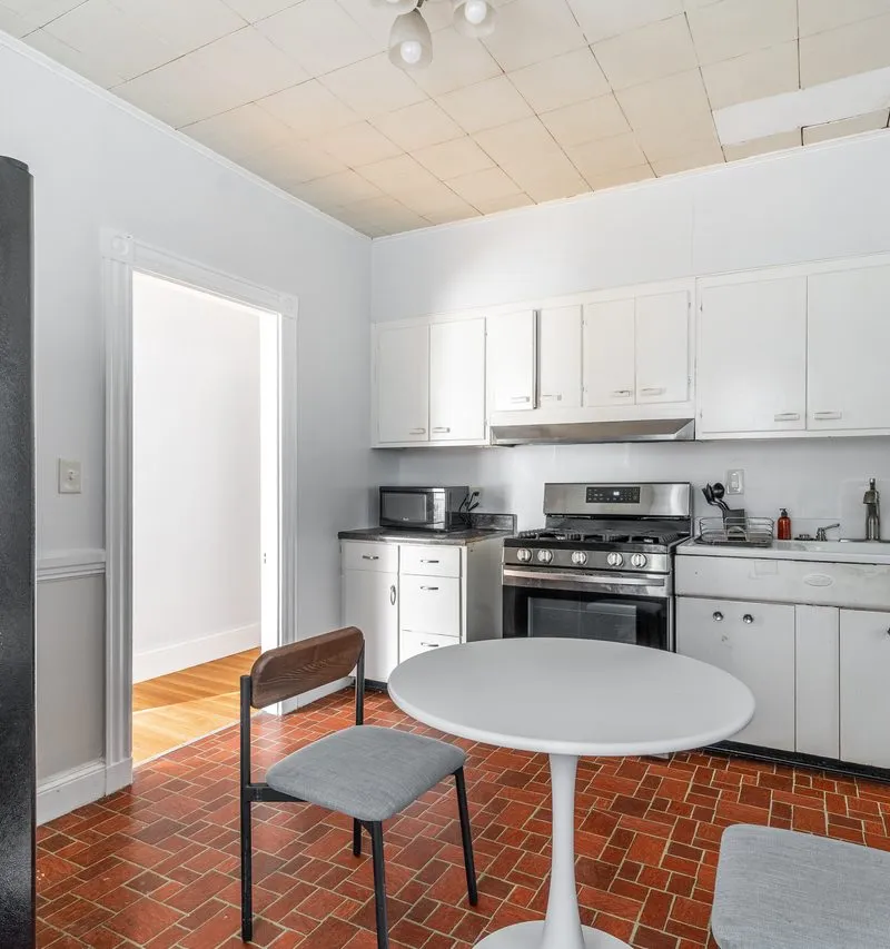 Private room in Oak Square