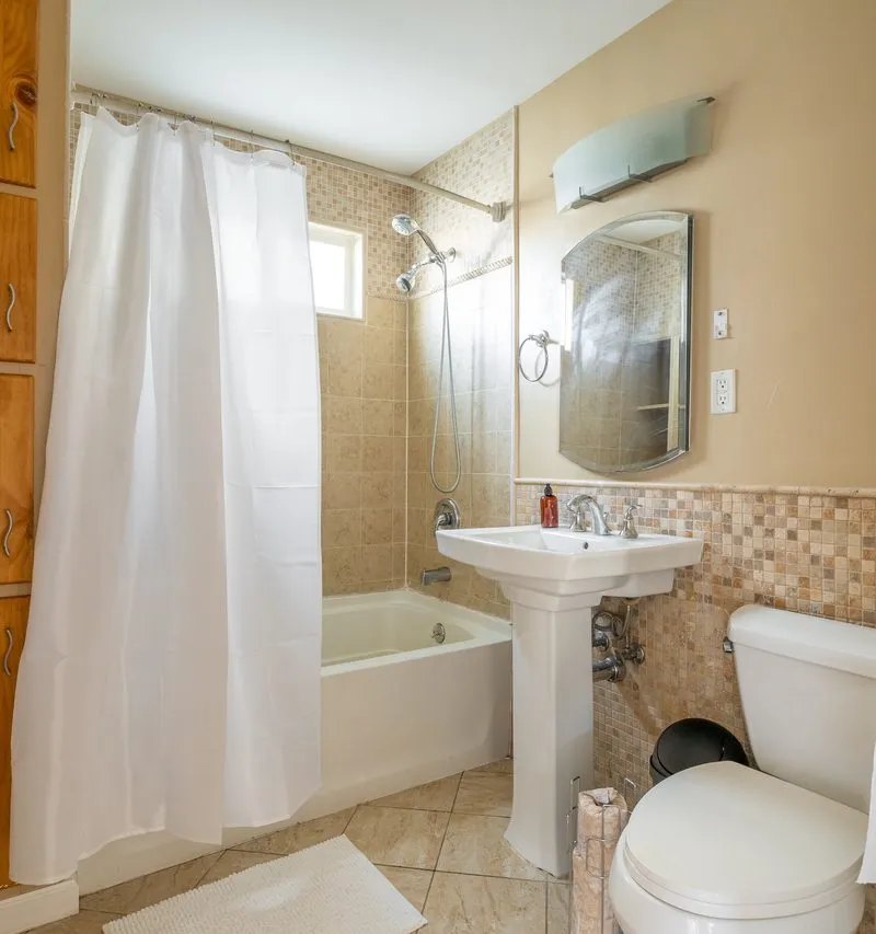 Private room in Oak Square