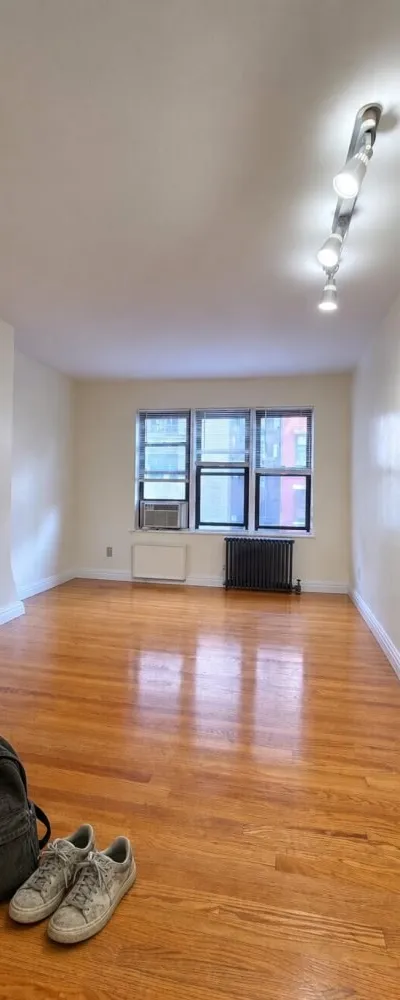 Spacious & Sunlit 1BR Apartment in Prime Chelsea | Near High Line & Subway | Heart of Manhattan