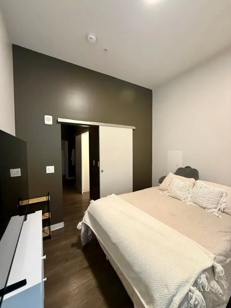Private Room with Private Bathroom in East Cambridge