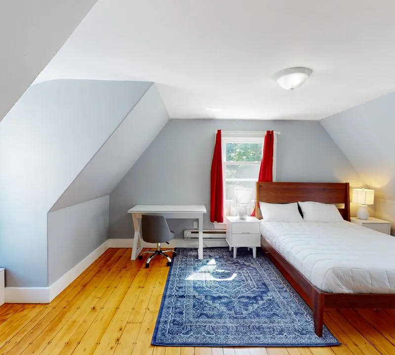 Private room in Oak Square