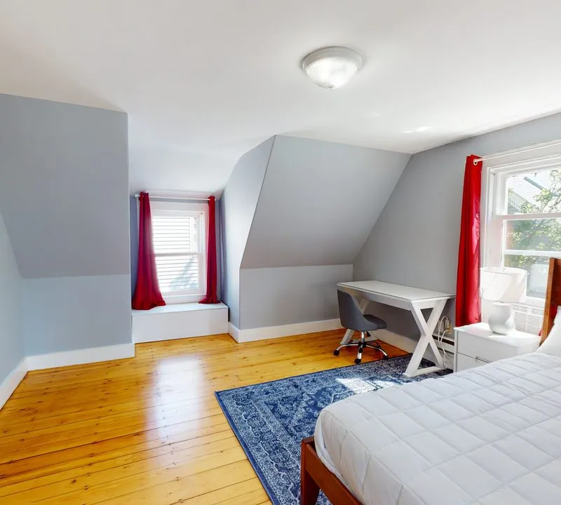 Private room in Oak Square