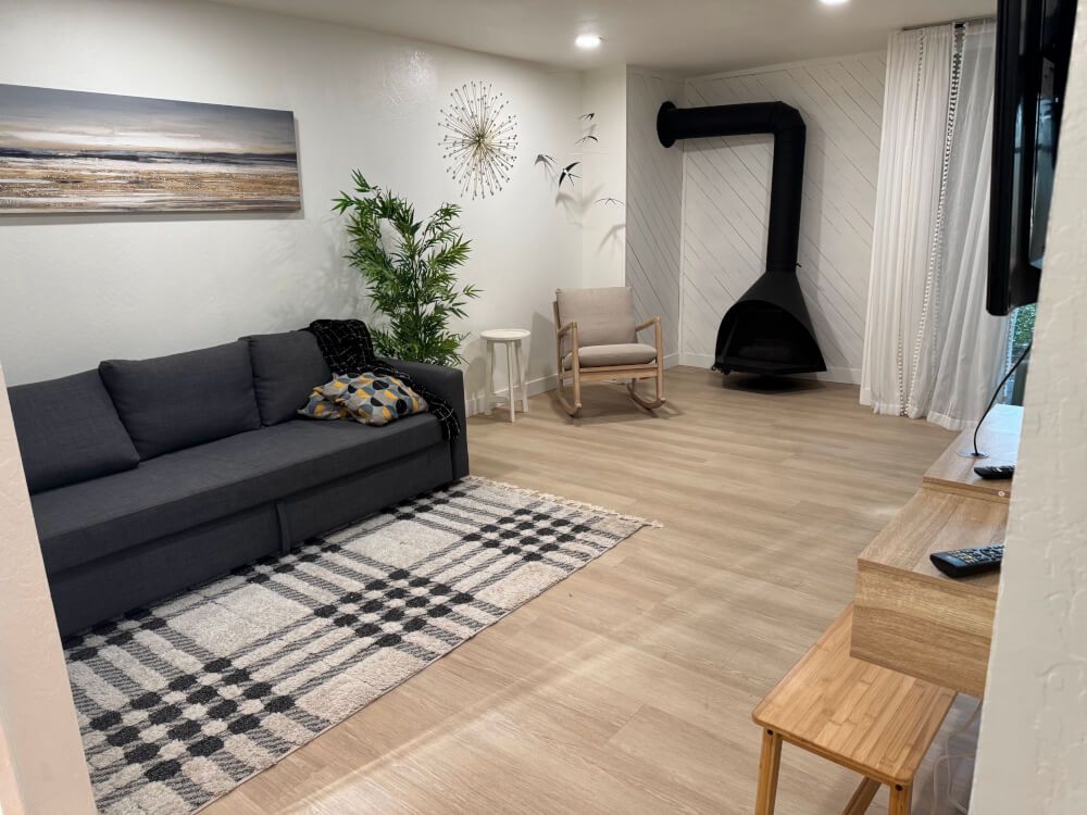 Lovely 1-bedroom condo among redwood trees